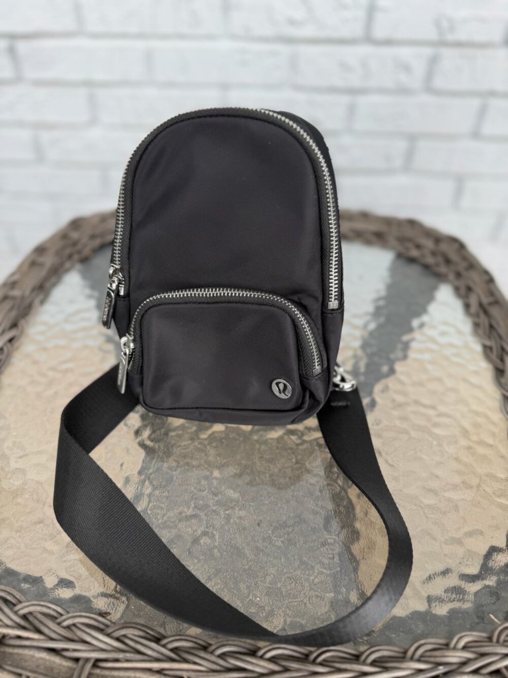 Lululemon Mini Sling Bag- Black - Picture 2 of 4